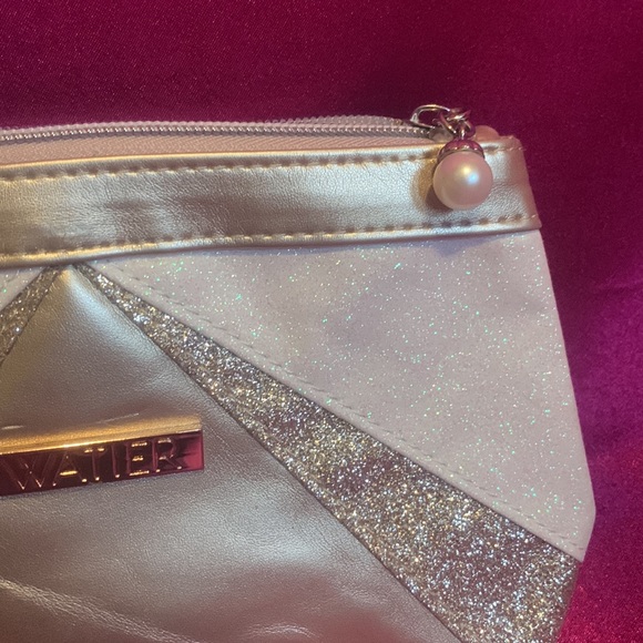 Lisa watier cosmetics bag, sparkles gold and white . Pearl zipper. Never used - Picture 5 of 5
